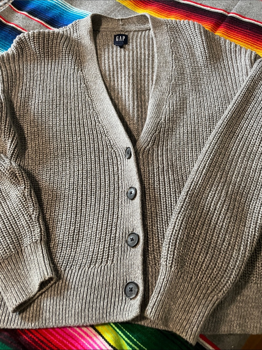 GAP Women's Taupe/Grey Ribbed V-Neck Button Cardigan